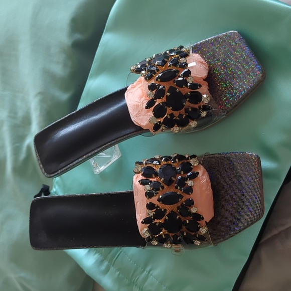 Lucite/Plastic Black Rhinestone Heels Size 10.5 - Picture 2 of 12